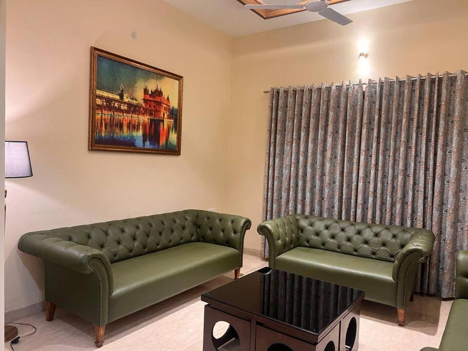 5Bhk Home Away From Home At Ranjit Avenue Amritsar Esterno foto