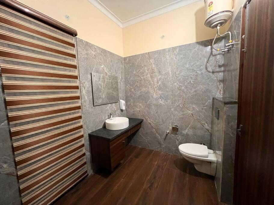 5Bhk Home Away From Home At Ranjit Avenue Amritsar Esterno foto