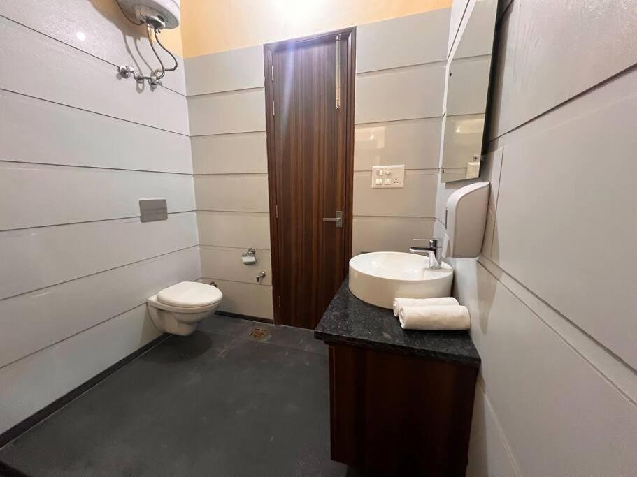 5Bhk Home Away From Home At Ranjit Avenue Amritsar Esterno foto