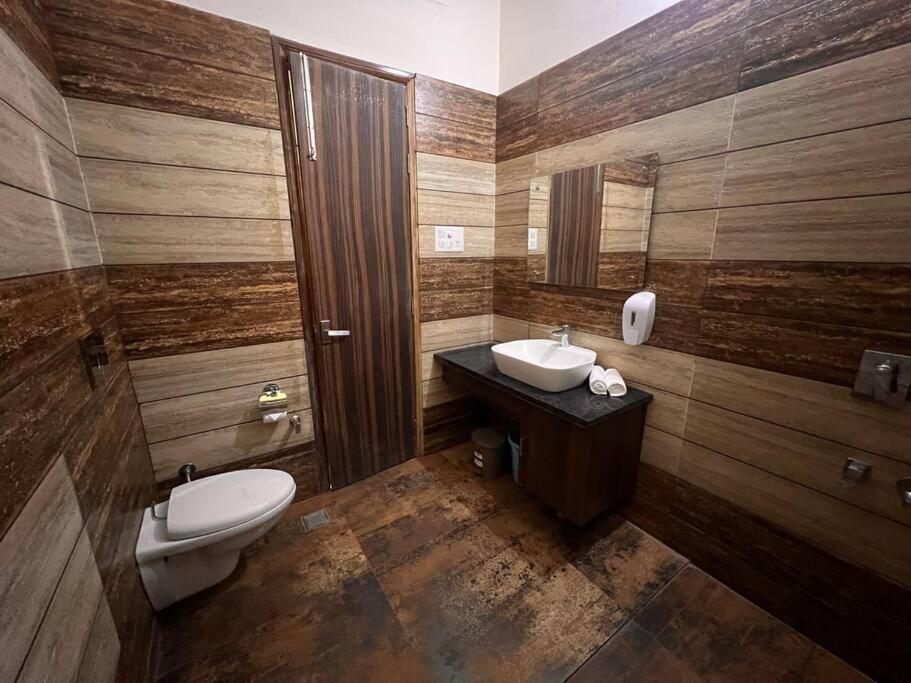 5Bhk Home Away From Home At Ranjit Avenue Amritsar Esterno foto