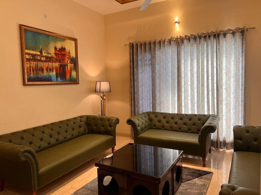 5Bhk Home Away From Home At Ranjit Avenue Amritsar Esterno foto