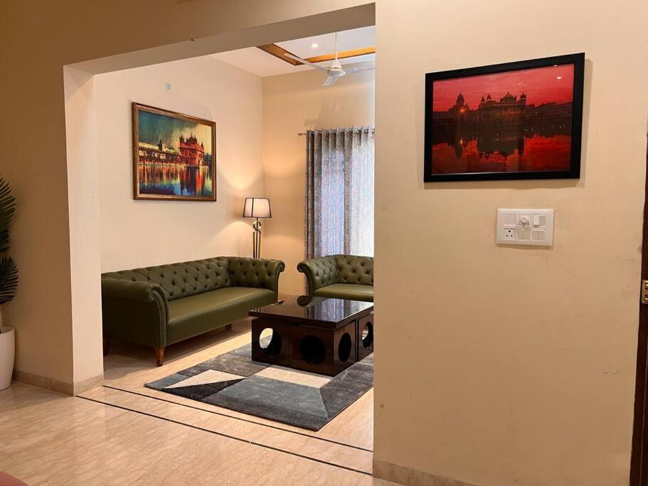 5Bhk Home Away From Home At Ranjit Avenue Amritsar Esterno foto
