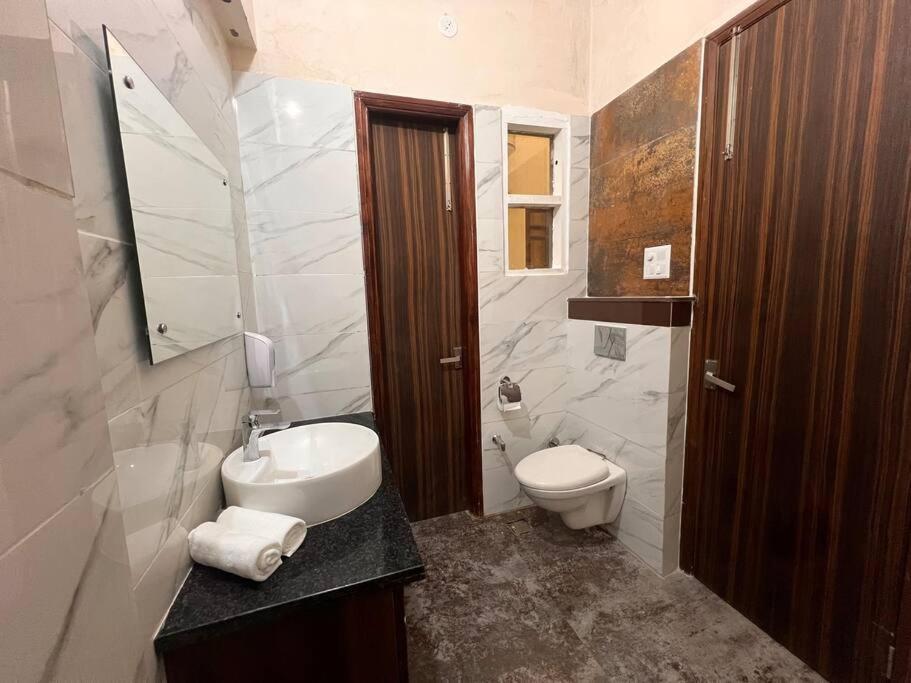 5Bhk Home Away From Home At Ranjit Avenue Amritsar Esterno foto