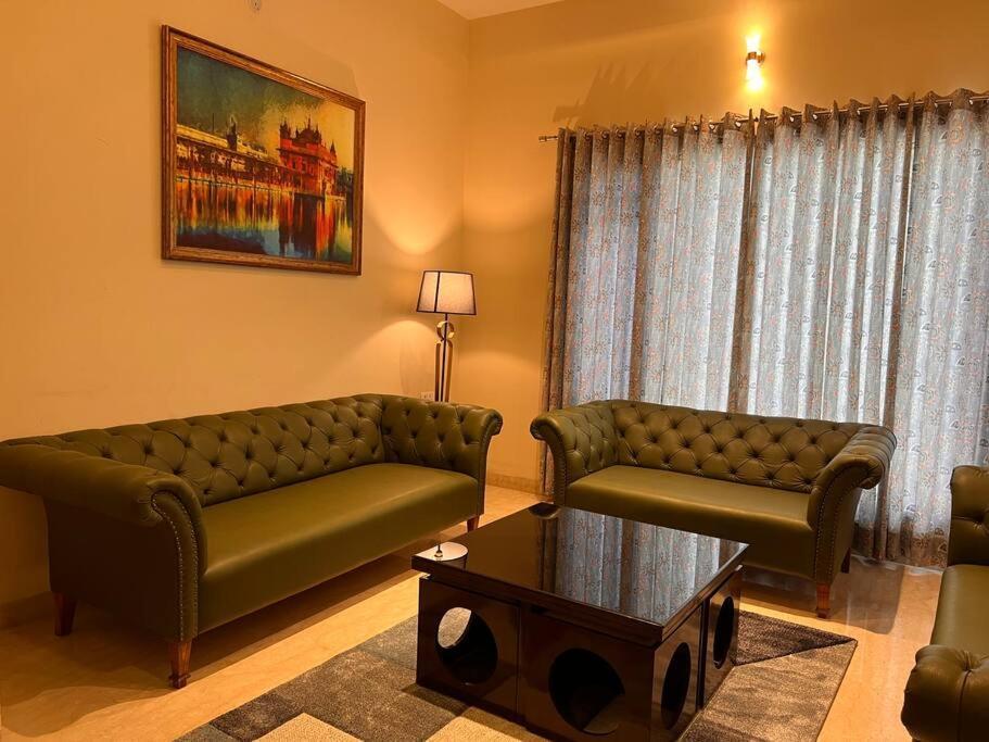 5Bhk Home Away From Home At Ranjit Avenue Amritsar Esterno foto