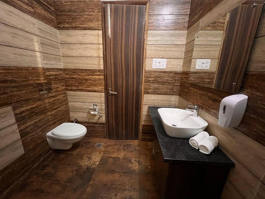 5Bhk Home Away From Home At Ranjit Avenue Amritsar Esterno foto